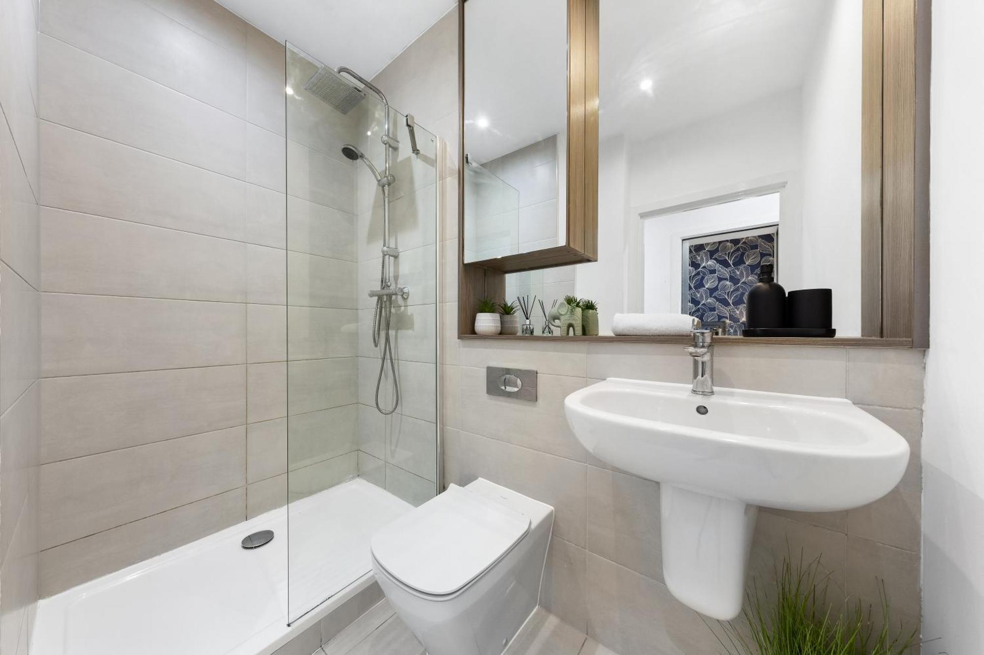 Modern One Bedroom Flat - Sleeps 5 -Near Heathrow - London Ub3 Exterior foto